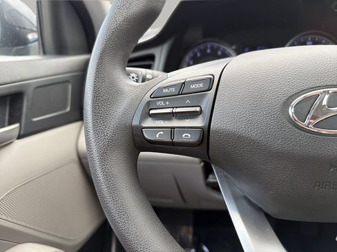 Used 2020 Hyundai Elantra SE FWD image 23