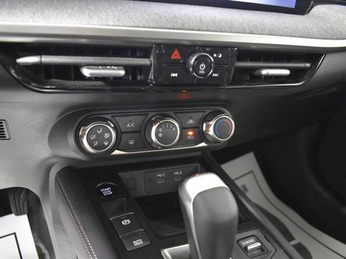 Certified 2025 Nissan Kicks SV image 20