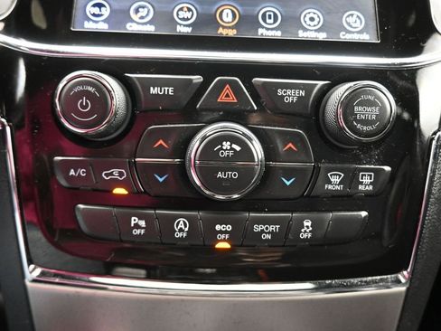 Used 2021 Jeep Grand Cherokee Limited image 20