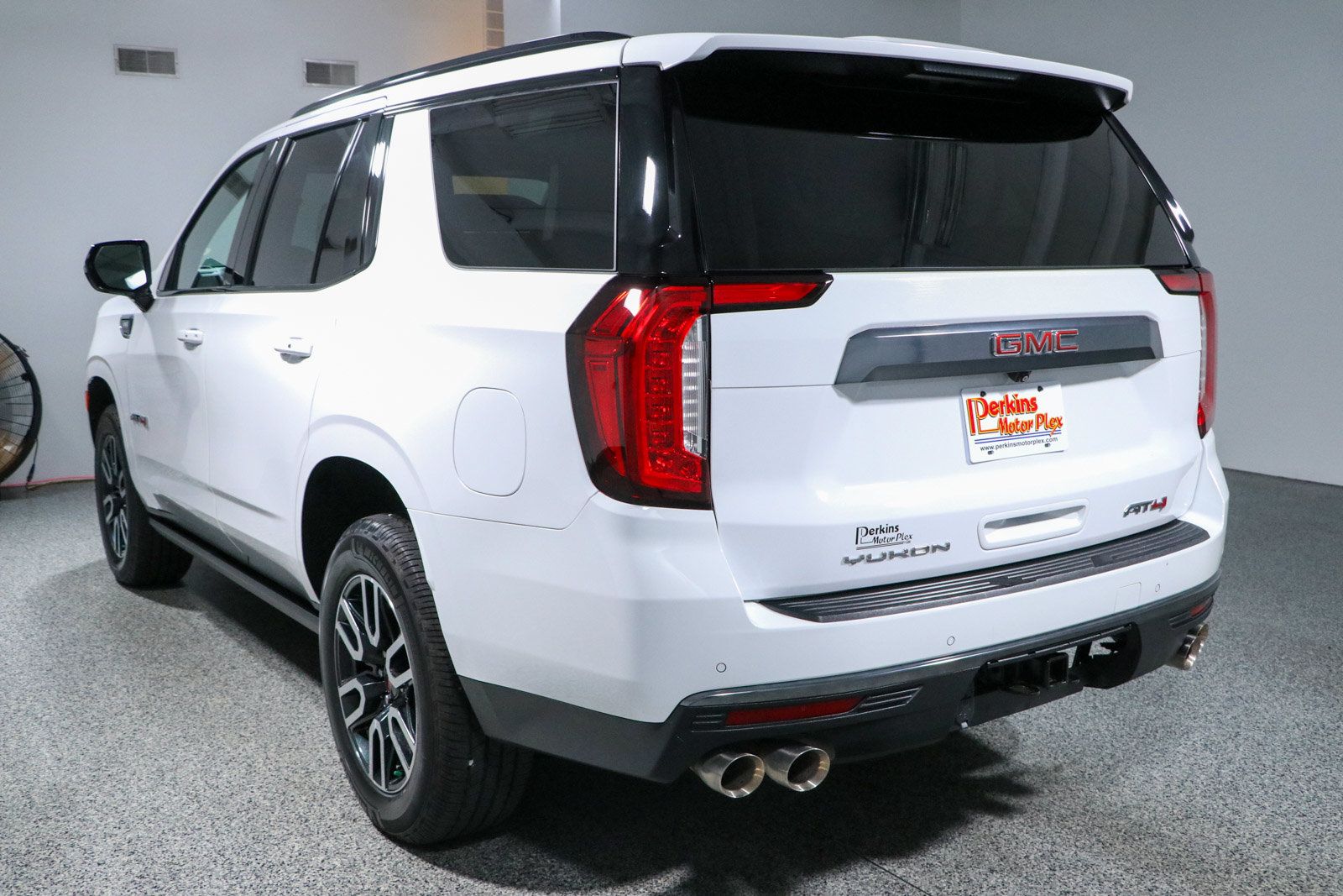 Used 2022 GMC Yukon AT4 AWD/4WD image 9