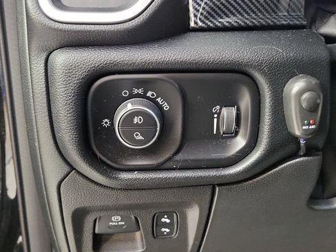 Used 2021 RAM 1500 Big Horn RWD image 14