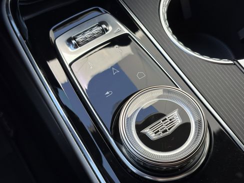 Certified 2024 Cadillac Lyriq Luxury AWD/4WD image 28
