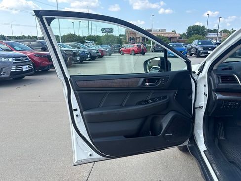 Used 2019 Subaru Outback 2.5i Limited AWD/4WD image 9