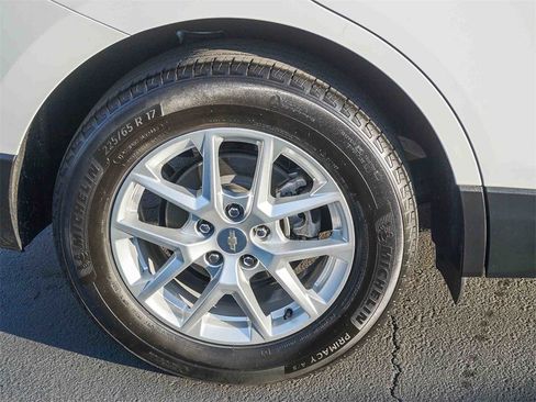 Used 2024 Chevrolet Equinox LT image 8