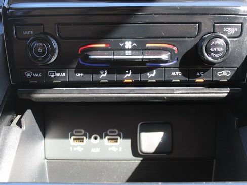 Used 2023 Jeep Grand Cherokee L Laredo image 13