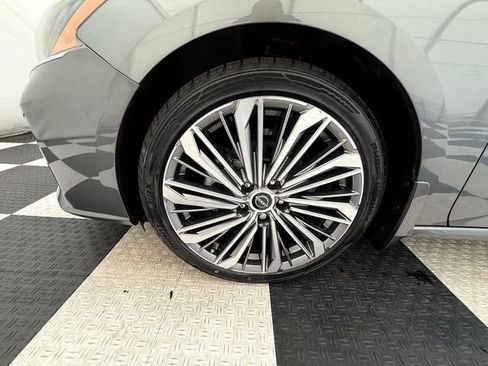 Used 2023 Nissan Altima 2.5 SL FWD image 9
