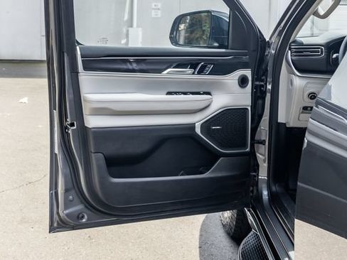 Used 2024 Jeep Wagoneer 4WD w/ Convenience Group I image 22