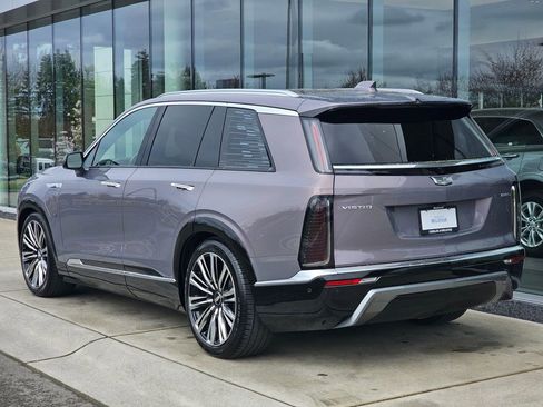Used 2026 Cadillac Vistiq Premium Luxury image 3