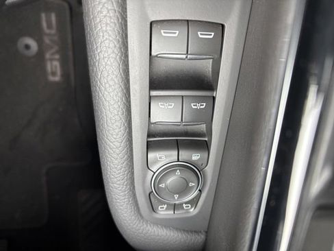 Used 2025 GMC Yukon XL Denali AWD/4WD image 19