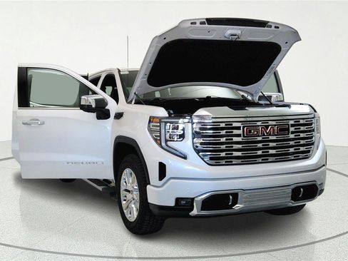 Used 2024 GMC Sierra 1500 Denali AWD/4WD image 5