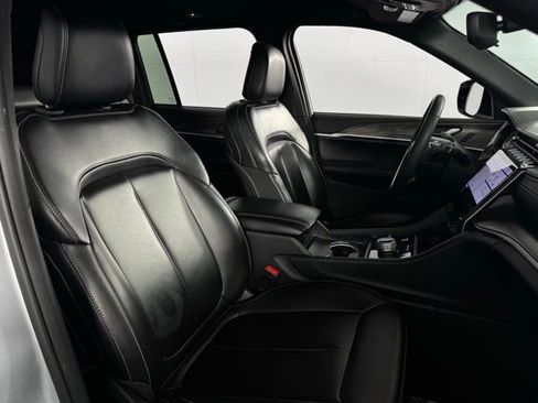 Used 2024 Jeep Grand Cherokee Limited image 13