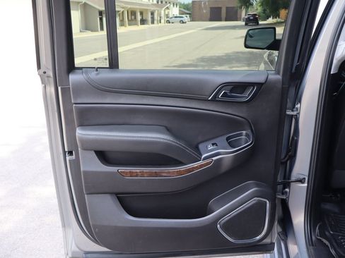 Used 2019 Chevrolet Suburban LT RWD image 26