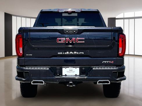 Used 2022 GMC Sierra 1500 AT4 w/ AT4 Premium Package AWD/4WD image 4