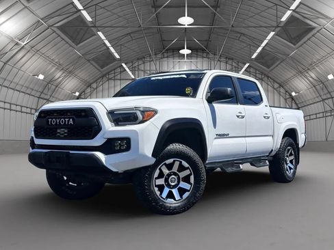 Used 2018 Toyota Tacoma SR5 RWD image 21