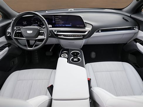 Certified 2024 Cadillac Lyriq Luxury image 24