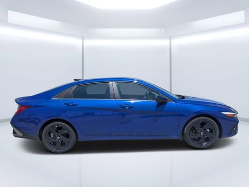New 2026 Hyundai Elantra SEL Sport Premium FWD image 2