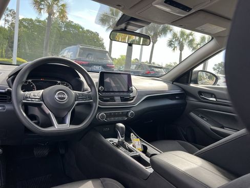 Used 2024 Nissan Altima 2.5 SV image 30