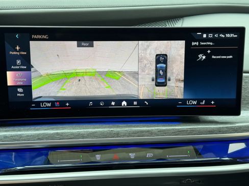 Used 2023 BMW 760i xDrive AWD/4WD image 35
