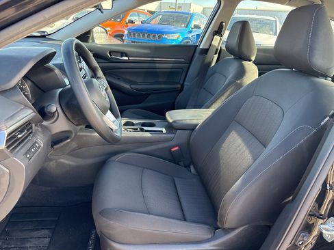 Used 2025 Nissan Altima 2.5 SV image 8
