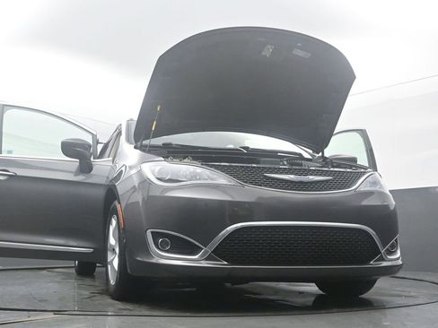 Used 2018 Chrysler Pacifica Touring-L Plus w/ Tire & Wheel Group image 58