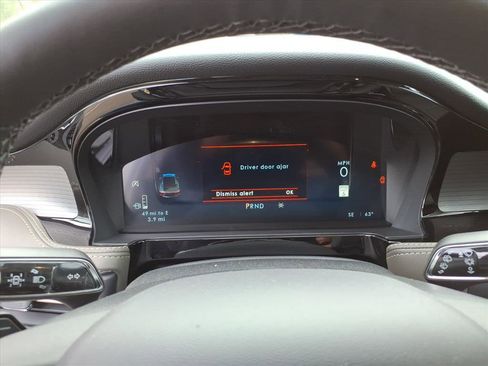 New 2026 Lincoln Corsair Premiere image 17