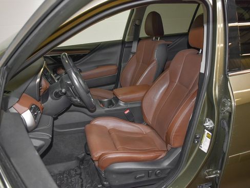 Used 2022 Subaru Outback Touring w/ Popular Package #2 image 18