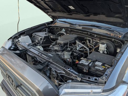 Used 2019 Toyota Tacoma SR image 36