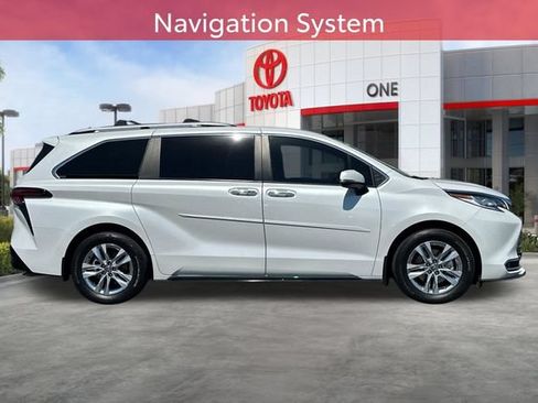 Certified 2025 Toyota Sienna Limited FWD image 3