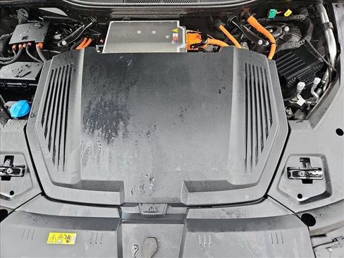 Certified 2024 Audi Q8 e-tron Premium Plus w/ Premium Plus Package image 25