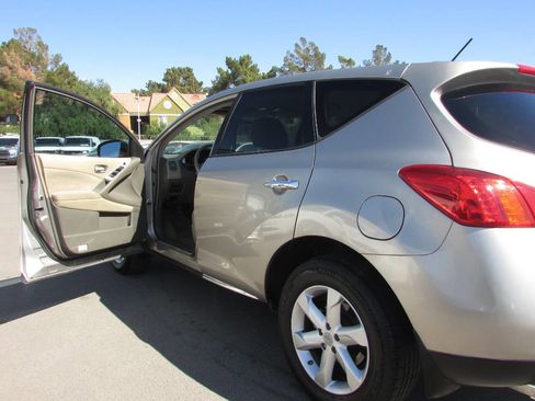 Used 2010 Nissan Murano S image 10