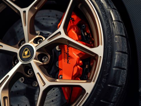 Used 2025 Lamborghini Revuelto AWD/4WD image 46