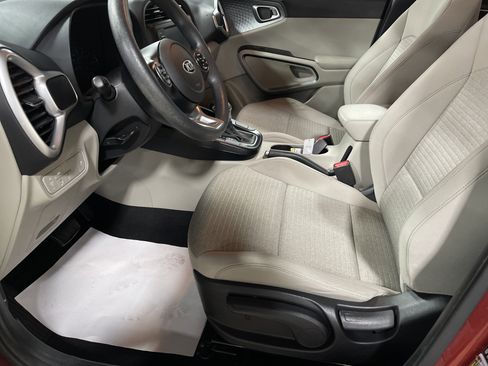 Used 2020 Kia Soul S image 8