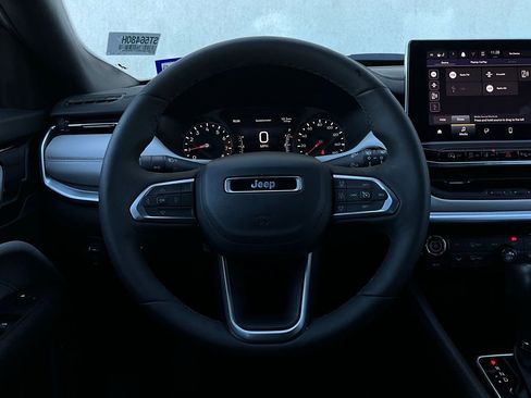 Used 2025 Jeep Compass Limited image 35