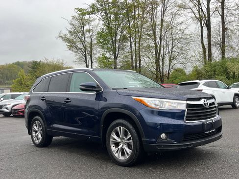 Used 2015 Toyota Highlander XLE AWD/4WD image 1