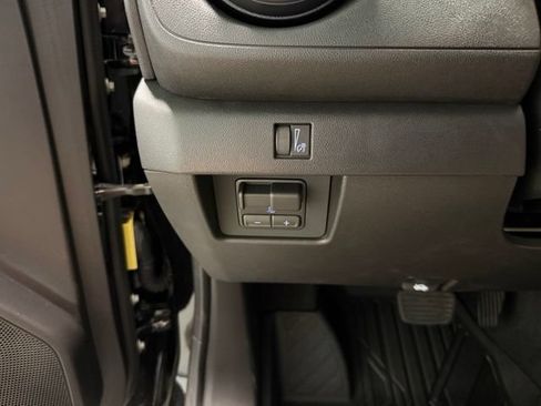 Used 2025 Chevrolet Colorado Trail Boss AWD/4WD image 16