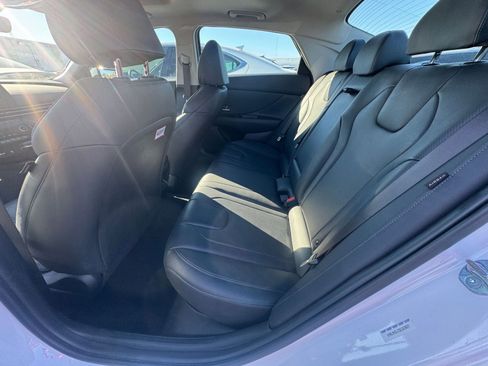 Used 2025 Hyundai Elantra Limited image 25