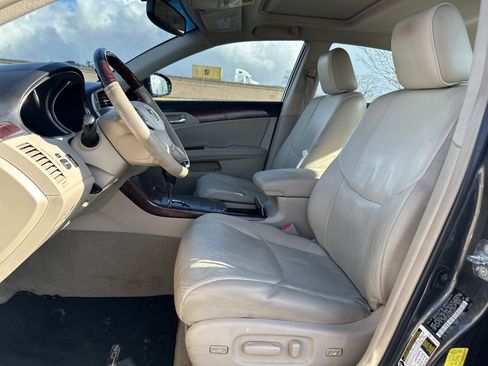Used 2011 Toyota Avalon Limited image 16