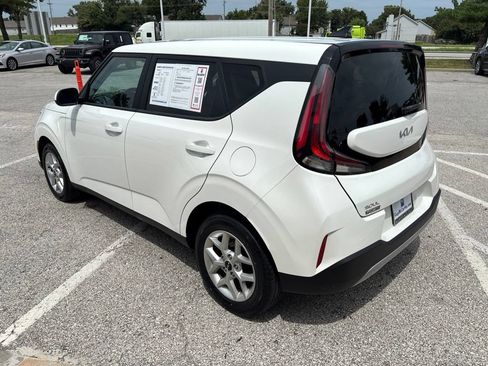 Used 2025 Kia Soul LX w/ LX Technology Package FWD image 6