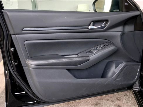 Used 2024 Nissan Altima 2.5 SV image 22