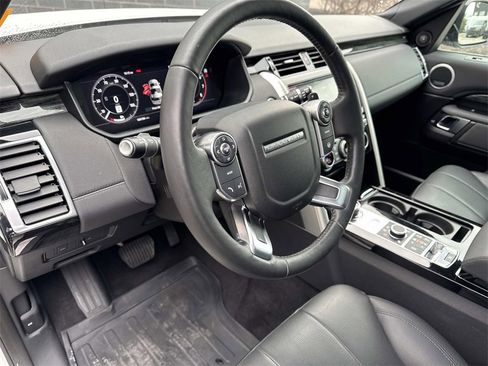Certified 2018 Land Rover Discovery HSE image 22