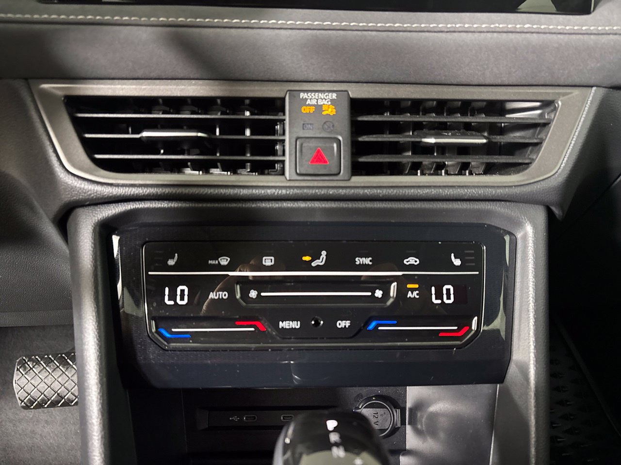 Used 2025 Volkswagen Taos SE AWD/4WD image 19