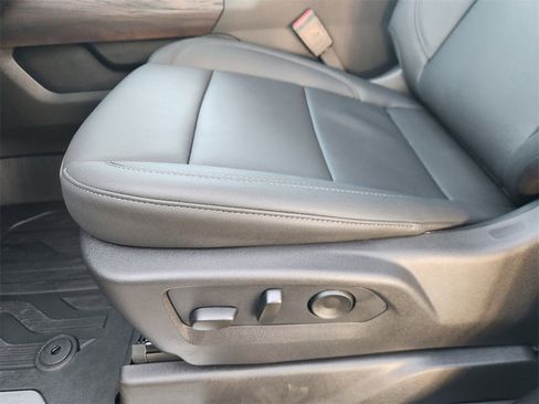 New 2026 GMC Sierra 1500 SLT image 17