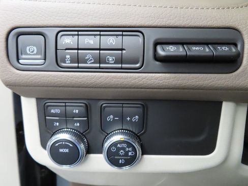 Used 2024 GMC Yukon Denali image 57