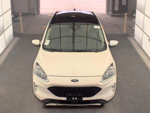 Used 2020 Ford Escape Titanium AWD/4WD image 3