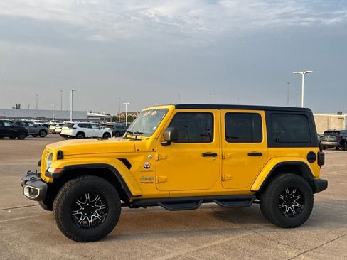 Used 2019 Jeep Wrangler Unlimited Sahara AWD/4WD image 8