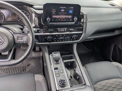 Used 2022 Nissan Pathfinder SV AWD/4WD image 22