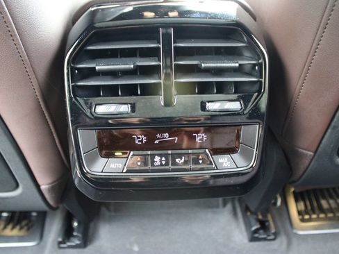 Used 2023 BMW iX xDrive50 w/ Sport Package AWD/4WD image 17