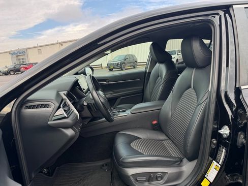 Used 2021 Toyota Camry SE image 9