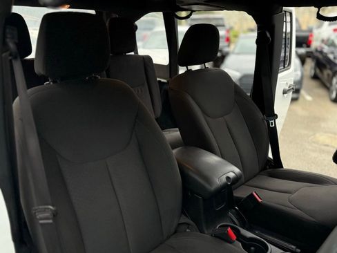 Used 2016 Jeep Wrangler Unlimited Sport w/ Connectivity Group image 32