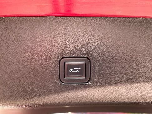 Used 2023 Chevrolet Traverse LT FWD image 35